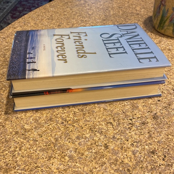 2 Danielle Steel Hardcover Books Forever Friends & Amazing Grace - Picture 6 of 17